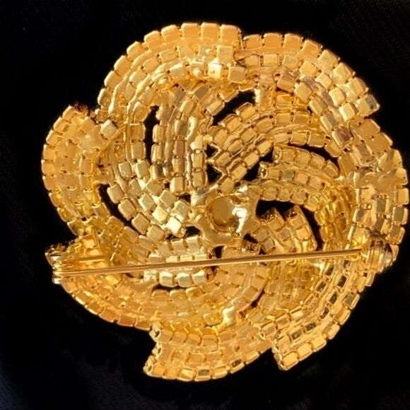 Vtg total prong set floral rhinestone pin 2” round - Picture 7 of 7